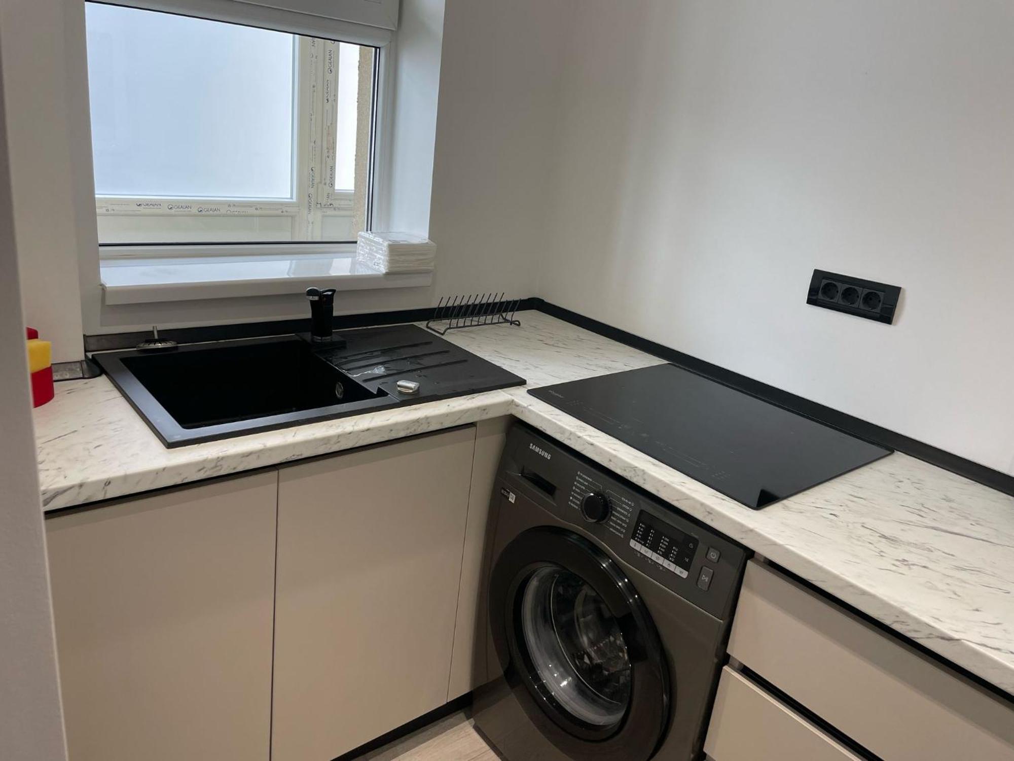 Fancy 1 Bdrm In Center