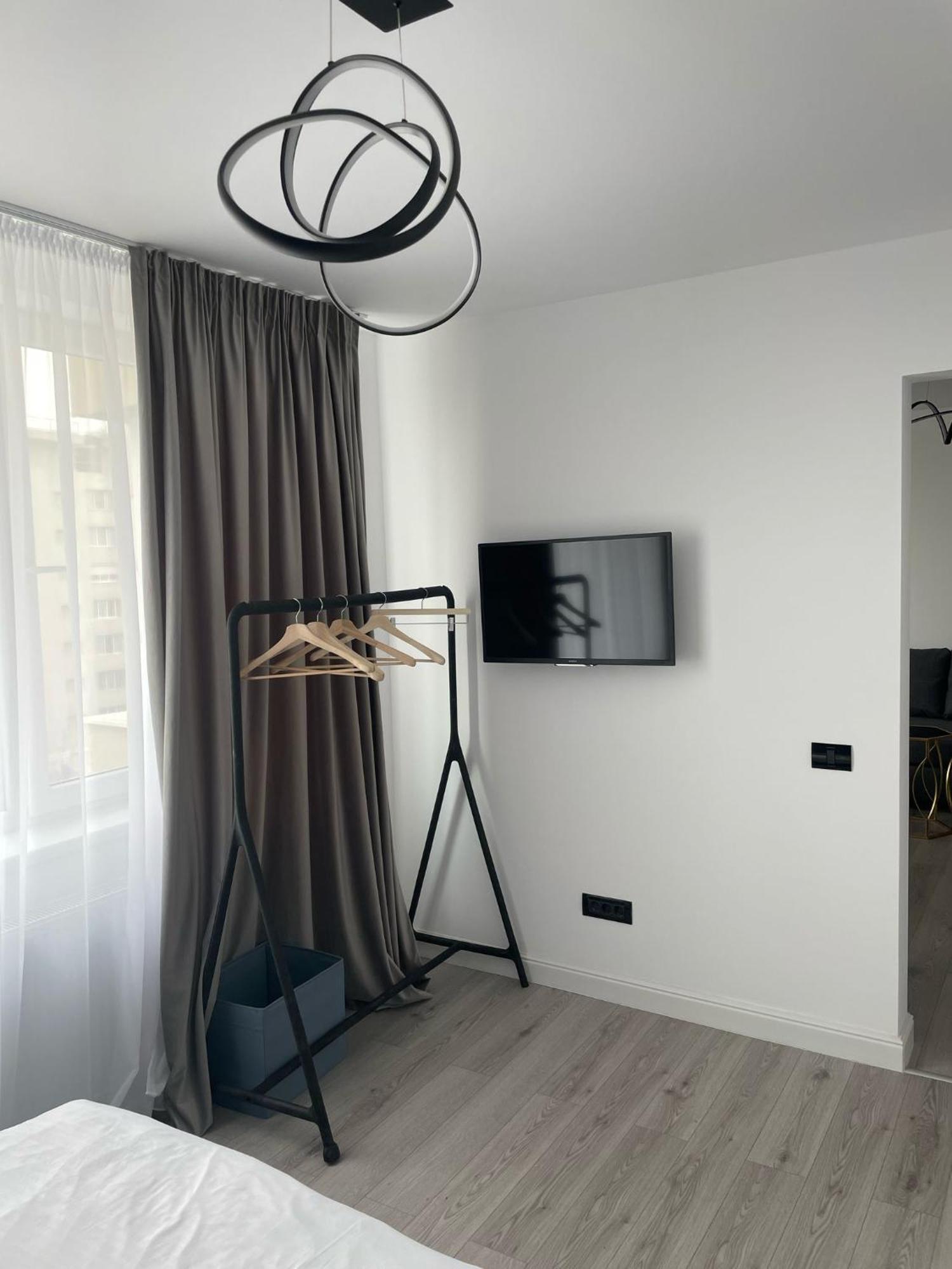 Fancy 1 Bdrm In Center *